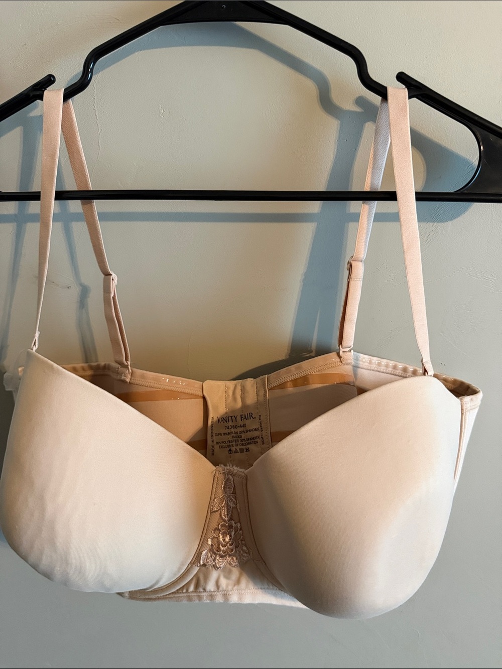 Vanity Fair Light Nude Seamless convertible/strapless Bra with Lace Trim